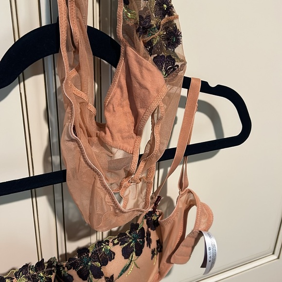 Selling this beautiful, adore me bra and panties set - Picture 2 of 2